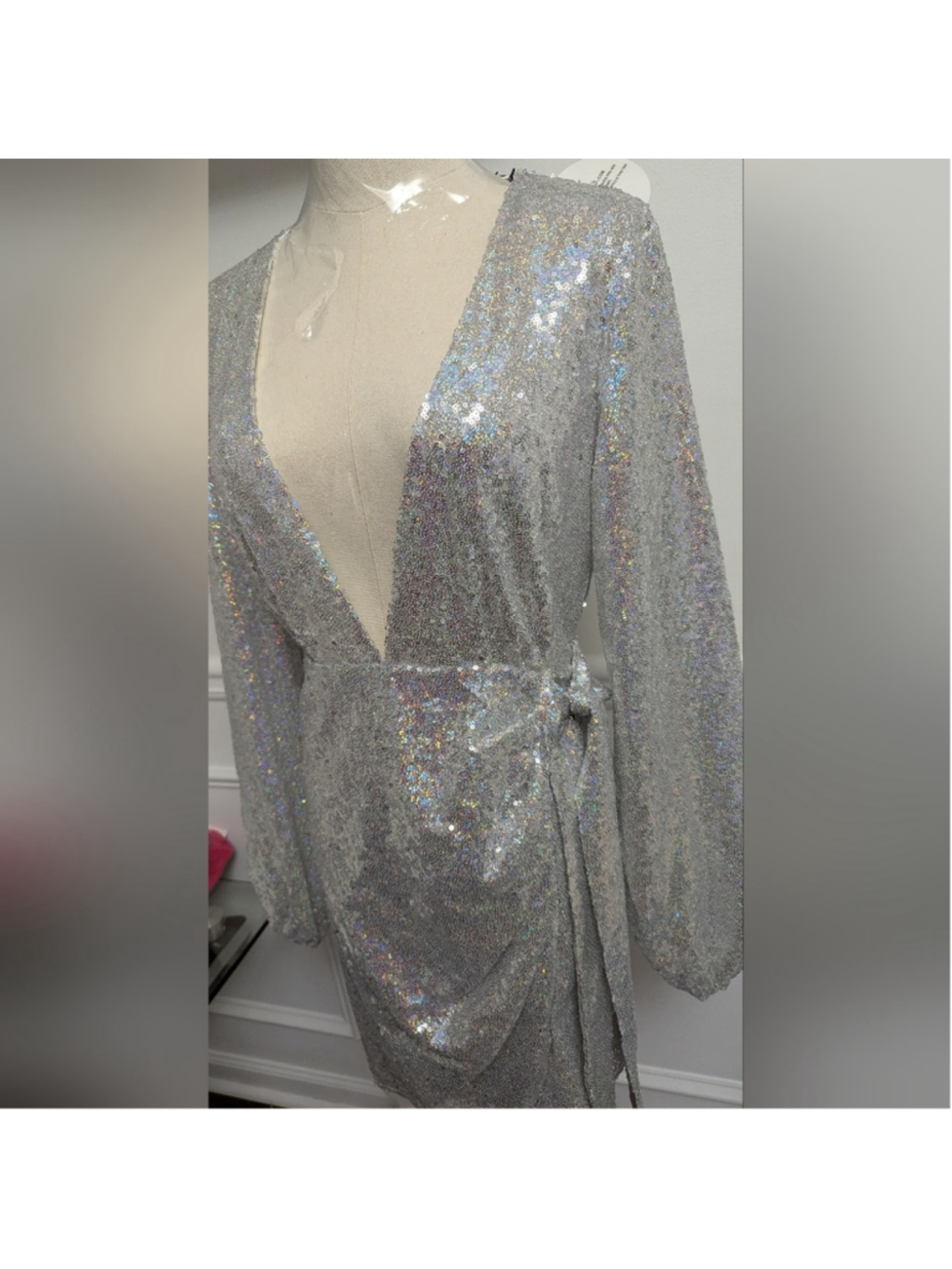 Boohoo Tall Shimmering Silver Plunge Sequin Dress NWT Size 2 - Picture 2 of 6